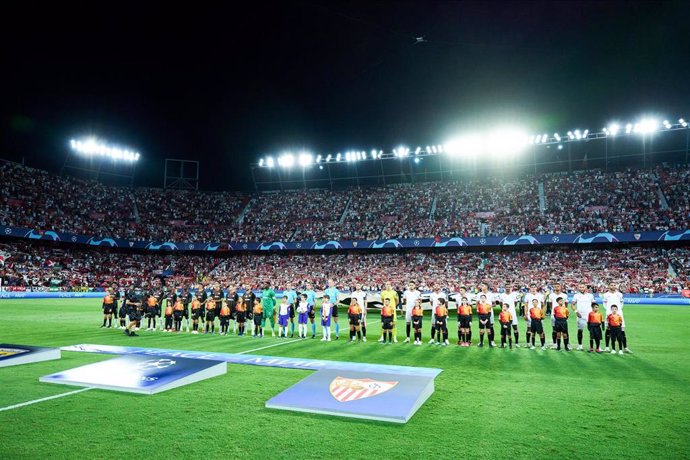 Archivo - Formations during the UEFA Champions League, Group  B, match between Sevilla FC and RC Lens at Ramon Sanchez-Pizjuan stadium on September 20, 2023 in Sevilla, Spain.