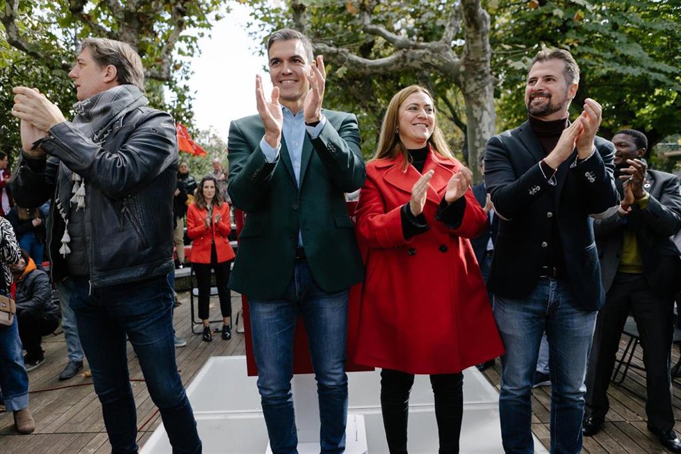 Archivo - El alcalde de Soria, Carlos Martínez Mínguez; el presidente del Gobierno, Pedro Sánchez; la delegada del Gobierno en Castilla y León, Virginia Barcones; y el secretario general del Partido Socialista en Castilla y León, Luis Tudanca.