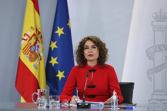Archivo - La portavoz del Gobierno y ministra de Hacienda, María Jesús Montero interviene durante la rueda de prensa posterior al Consejo de Ministros, en el Complejo de la Moncloa, en Madrid (España), a 2 de febrero de 2021.  El Consejo de Ministros ha