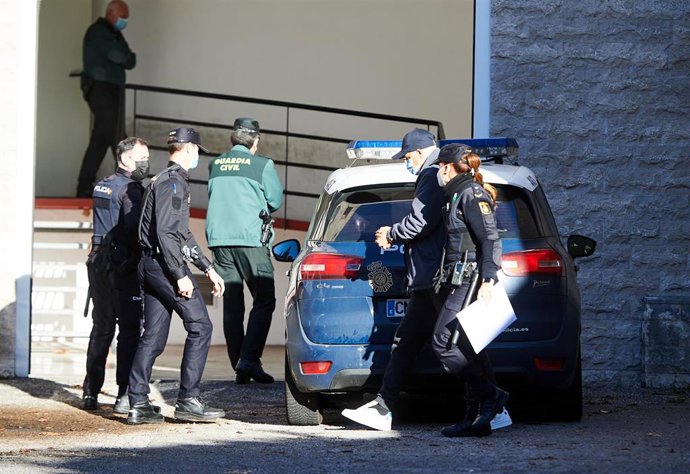 Archivo - El detenido por el doble crimen de Liaño, José Reñones, a su llegada para declarar por el presunto crimen de su expareja de 40 años y su bebé de once meses, en el Juzgado de Violencia sobre la Mujer número 1 de Santander, a 2 de febrero de 2022