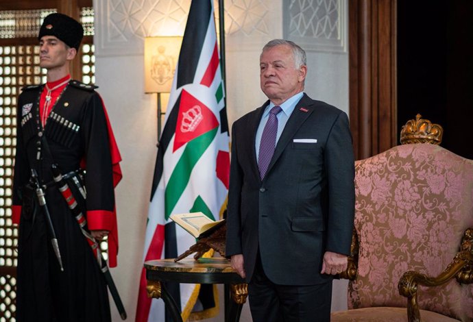 Archivo - September 26, 2023, Amman, Amman, Jordan: Jordan's King Abdullah II witnesses the swearing-in of new ministers at Al-Husseiniya Palace, in Jordan, on September 26, 2023
