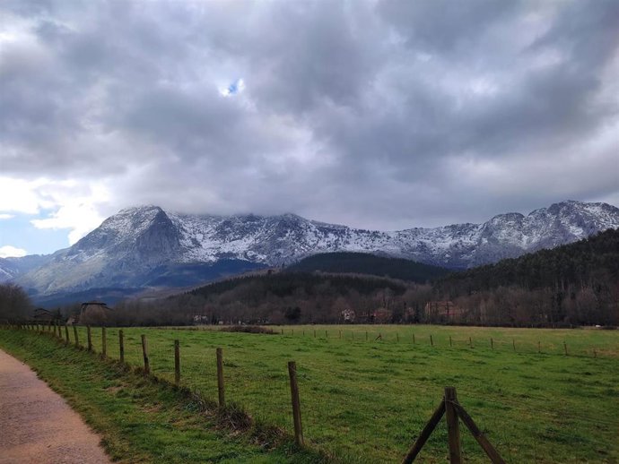Archivo - Cielos con nubes (archivo)
