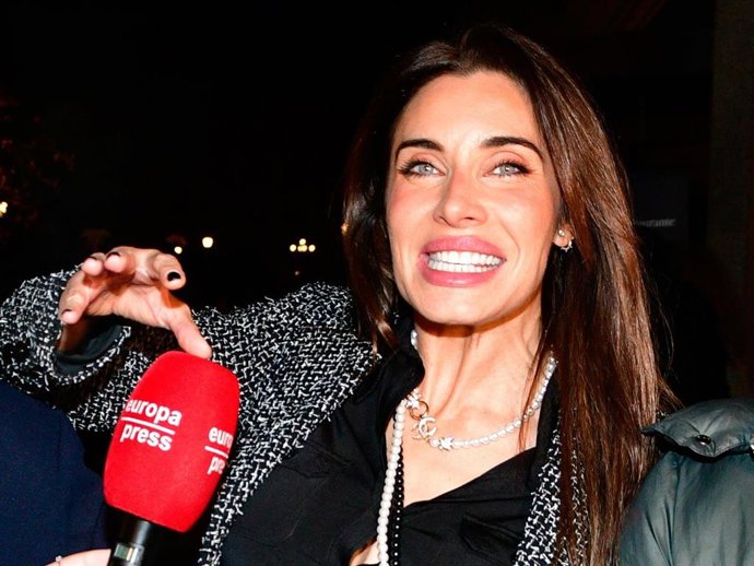 Pilar Rubio sale del Teatro Real donde ha asistido a la fiesta de Navidad de Atresmedia