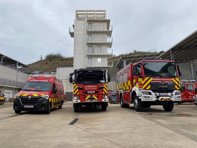 Los tres nuevos vehículos del Servicio de Bomberos.