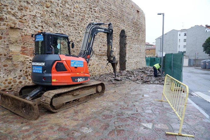 Comienzan en León las obras de adecuación en la plaza del Espolón, con un presupuesto de 240.000 euros .
