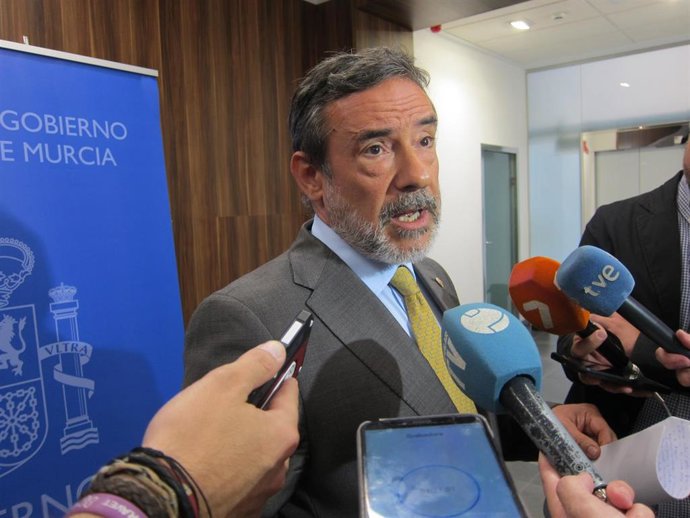 Archivo - El delegado del Gobierno, Francisco Jiménez, atiende a los medios