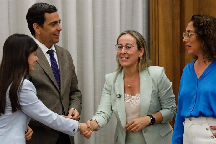 Archivo - (I-D) El consejero de Fomento e Infraestructuras de la Región de Murcia, José Ramón Díez; la consejera de Infraestructuras y Movilidad de la Xunta de Galicia, Ethel Vázquez y la consejera de Castilla y León.