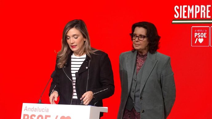 Las parlamentarias del PSOE-A María Márquez y Susana Rivas, en rueda de prensa.