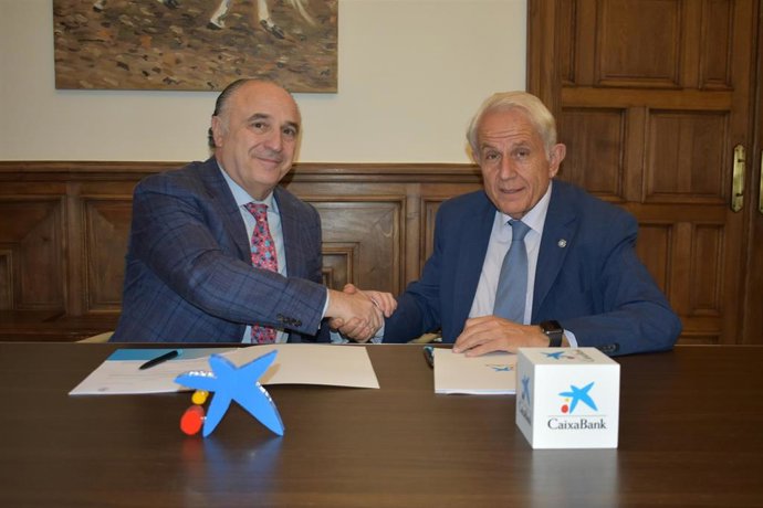 CaixaBank y la Academia de Ciencias Sociales y Medio Ambiente de Andalucía renuevan su compromiso con la sostenibilidad