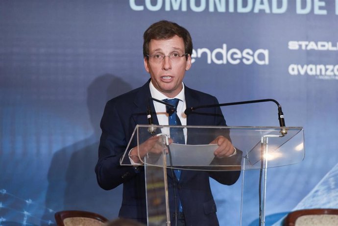 El alcalde de Madrid, José Luis Martínez-Almeida, interviene en la II Cumbre Empresarial Comunidad de Madrid-Comunidad Valenciana, en el Real Casino de Madrid, a 12 de diciembre de 2023, en Madrid (España). 