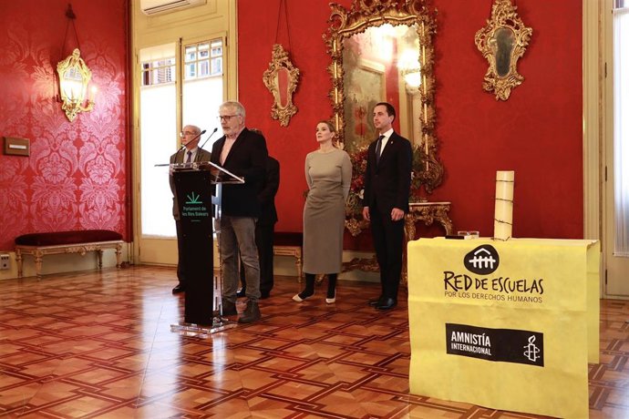 Momento del acto celebrado en el Parlament.