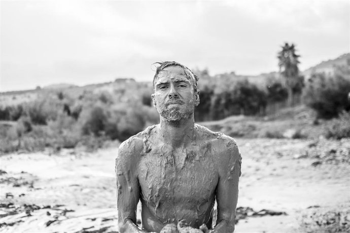 Este Primer Encuentro Estará Protagonizado Por Villalobos, Proyecto Musical De Francisco Villalobos Santos (En La Imagen), Y Por Menhir, Colectivo De Arte Y Música Formado Por La Artista Plástica Y Cantante Coco Moya Y El Músico Iván Cebrián.