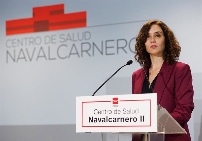 Archivo - La presidenta de la Comunidad de Madrid, Isabel Díaz Ayuso, interviene durante su visita a las obras del nuevo Centro de Salud Navalcarnero II