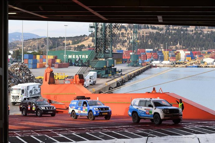 Embarcament dels vehicles al Port de Barcelona