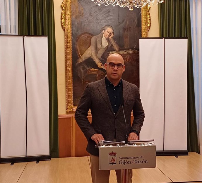 El concejal de Urbanismo del Ayuntamiento de Gijón, Jesús Martínez Salvador (Foro), en rueda de prensa en el Consistorio gijonés.