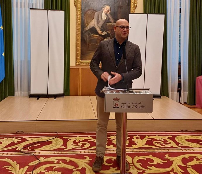 El concejal de Urbanismo del Ayuntamiento de Gijón, Jesús Martínez Salvador (Foro), en rueda de prensa en el Consistorio gijonés.
