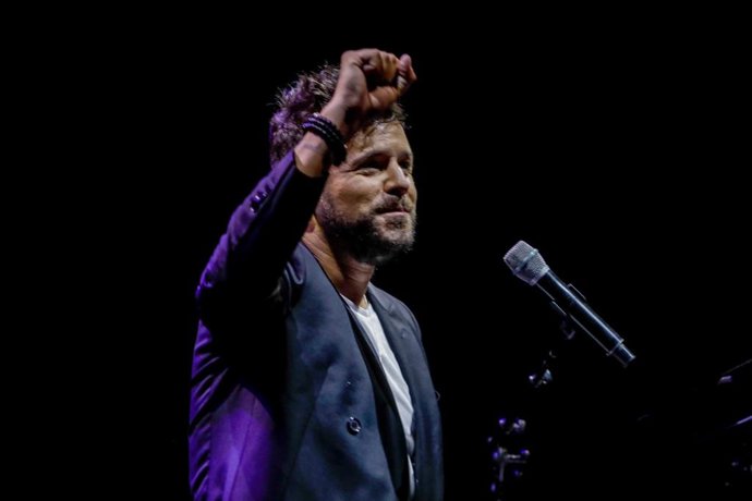 Archivo - El cantante y compositor Pablo López durante un concierto en el Wizink Centro dentro del Madriz Summer Fest, en Madrid (España), a 16 de septiembre de 2020.
