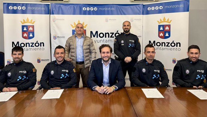 Los cuatro nuevos agentes de la Policía Local se acaban de incorporar.