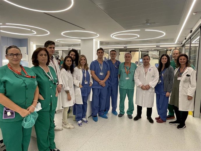 Equipo multidisciplinar del Reina Sofía de Córdoba que interviene en mejorar la calidad de vida de una niña con una enfermedad degenerativa ultra rara.