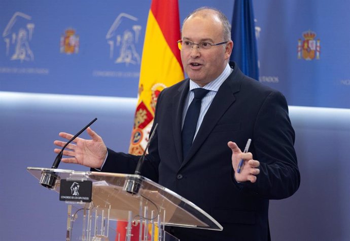 El portavoz del PP en el Congreso, Miguel Ángel Tellado, ofrece una rueda de prensa posterior a la reunión de la Junta de Portavoces, a 12 de diciembre de 2023, en Madrid (España).