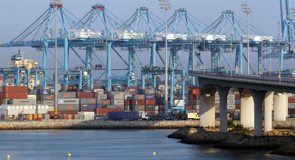Archivo - Grúas y contenedores en el Puerto de Algeciras 