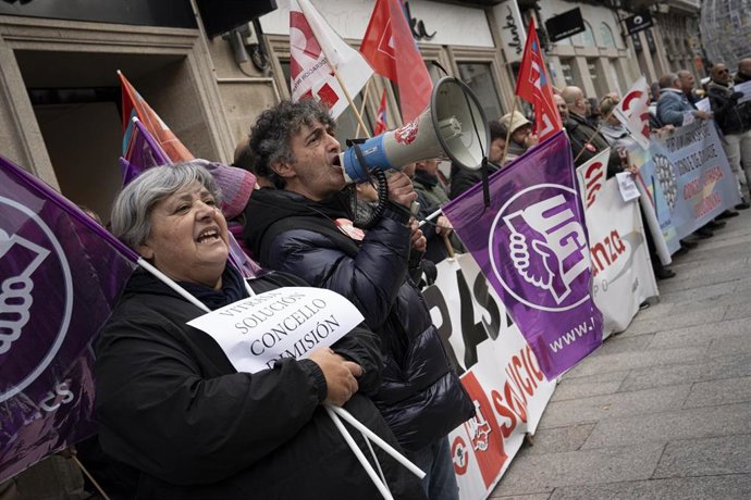 Concentración de trabajadores de la concesionaria del bus urbano de Vigo, Vitrasa, el 5 de diciembre de 2023.  