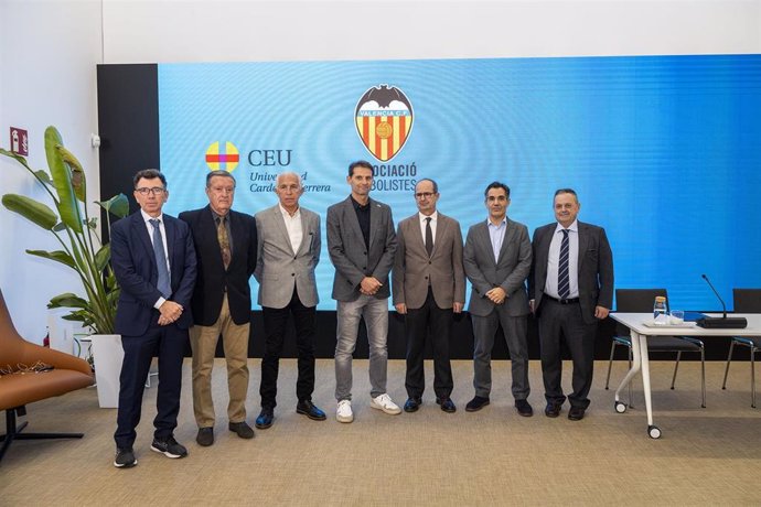 La Asociación de Futbolistas del Valencia y el CEU lucharán contra la violencia en el fútbol.