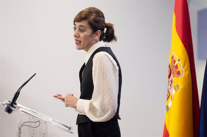 La portavoz de Sumar en el Congreso, Marta Lois, ofrece una rueda de prensa posterior a la reunión de la Junta de Portavoces, a 12 de diciembre de 2023, en Madrid (España).