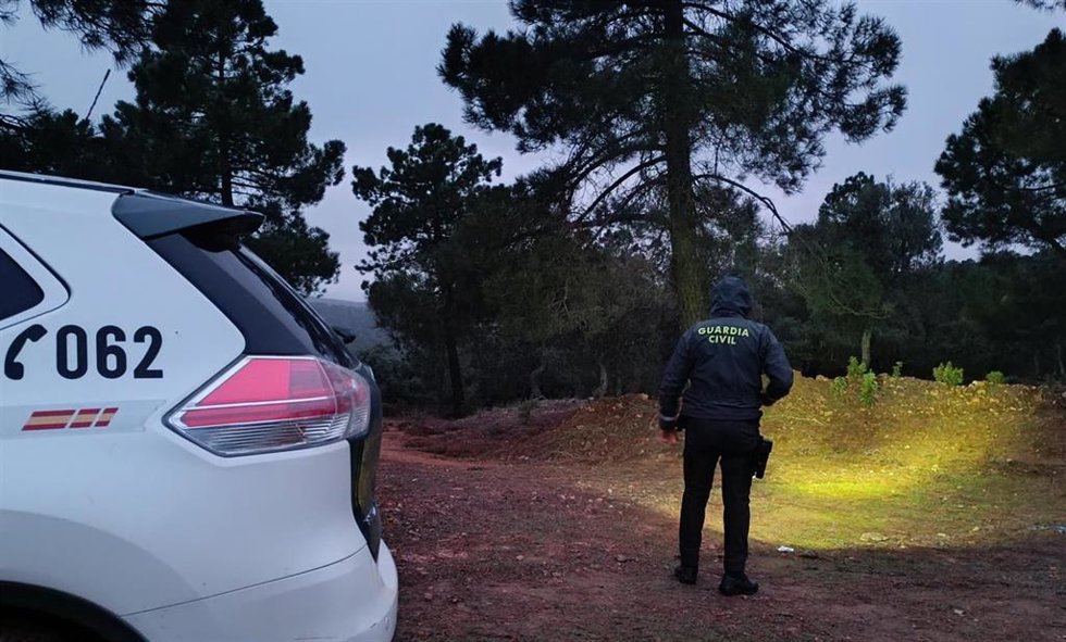 Agente de la Guardia Civil en el dispositivo de búsqueda.
