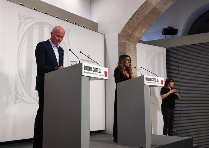 El conseller de Acción Climática, Alimentación y Agenda Rural, David Mascort, y la portavoz del Govern, Patrícia Plaja, en rueda de prensa tras la reunión del Consell Executiu.