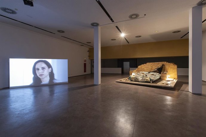 La exposición 'Más terrible que la bomba de Hiroshima', de José Vicente Martín y Sergio Luna