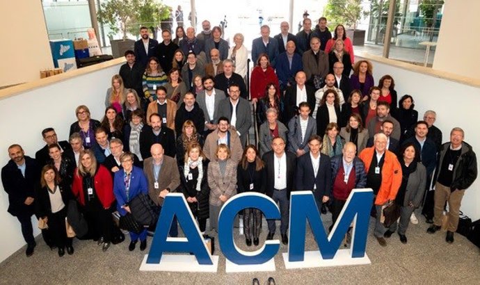 Foto de familia de la ACM tras aprobar el plan de mandato 2023-2027.