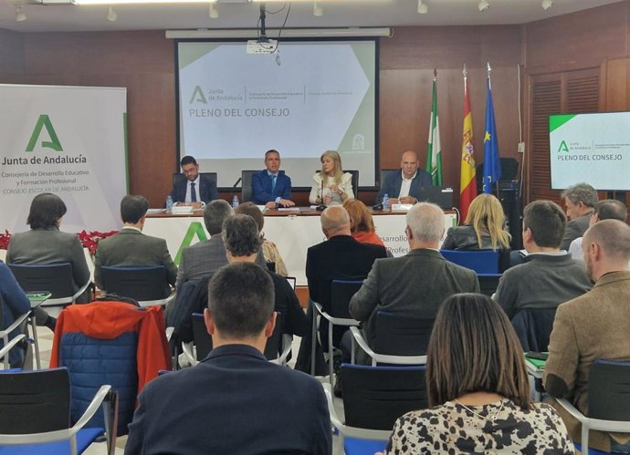 Reunión de Patricia del Pozo con el Consejo Escolar de Andalucía
