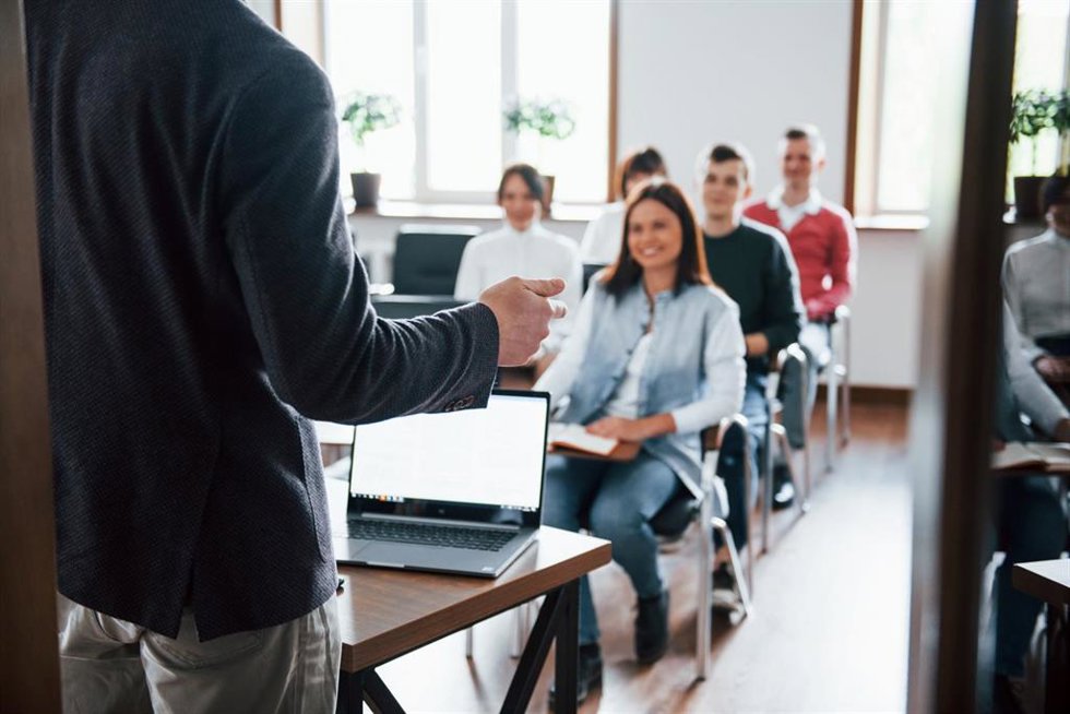 Universidades convocará este curso las becas 'Manuela Solís' para beneficiar a 6.000 estudiantes