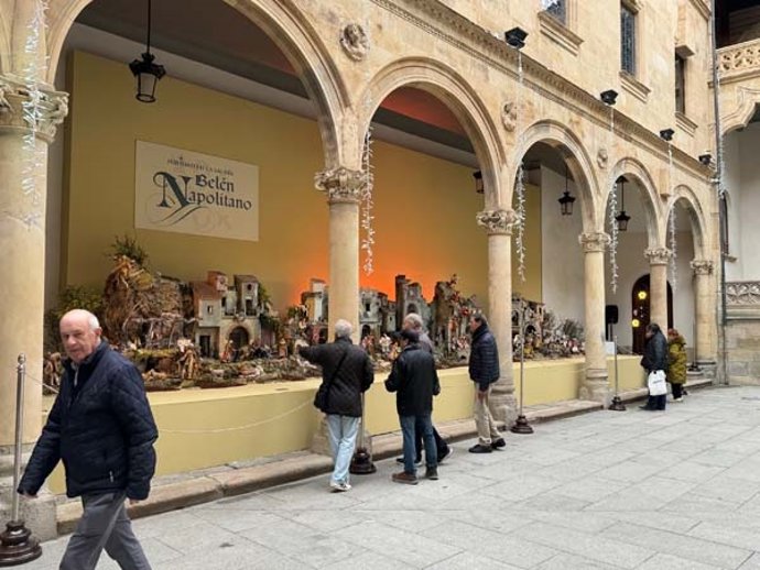 Belén napolitano en el patio del Palacio de la Salina en Salamanca
