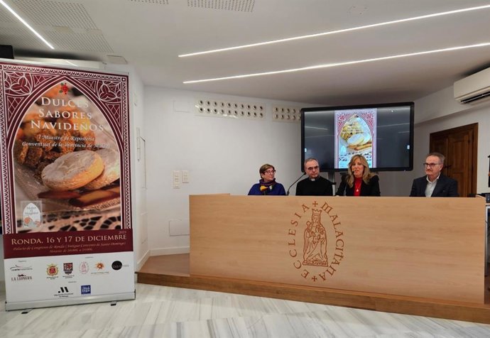 Presentación de la primera muestra de repostería navideña de los conventos que se celebra en Ronda.