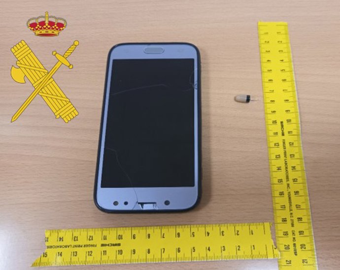 La Guardia Civil De Teruel Sorprende En La Sala De Exámenes De La Jefatura Provincial De Tráfico A Una Persona Copiando, Con Un Móvil Y Un Pinganillo, En Un Examen Teórico Para La Obtención Del Permiso De Conducir