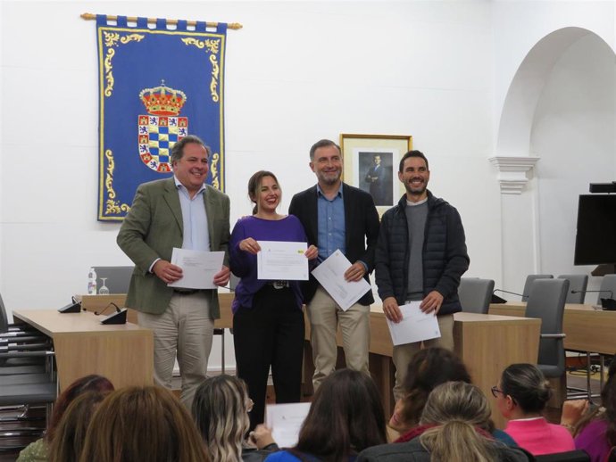 Entrega en Moguer de los diplomas acreditativos del programa de formación en Atención Sociosanitaria.