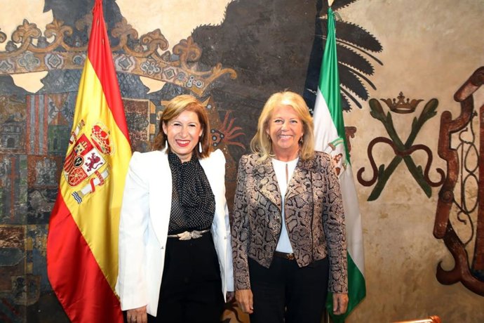 La delegada territorial de Turismo, Cultura y Deporte, Gemma del Corral, y la alcaldesa de Marbella, Ángeles Muñoz, han hecho un primer balance del Plan Turístico de Grandes Ciudades de Marbella, suscrito entre la Junta de Andalucía y la Corporación.