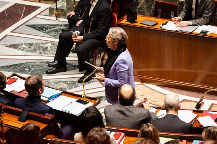 La primera ministra de Francia, Elisabeth Borne, habla ante la Asamblea Nacional