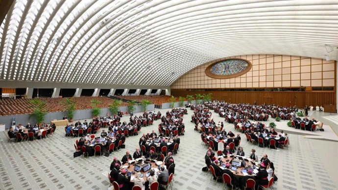 Archivo - Una sesión del Sínodo de los Obispos sobre la Sinodalidad en octubre de 2023.