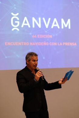 El presidente de la Asociación Nacional de Vendedores y Reparados de Vehículos (Ganvam), Raúl Palacios, en un encuentro navideño con la prensa.