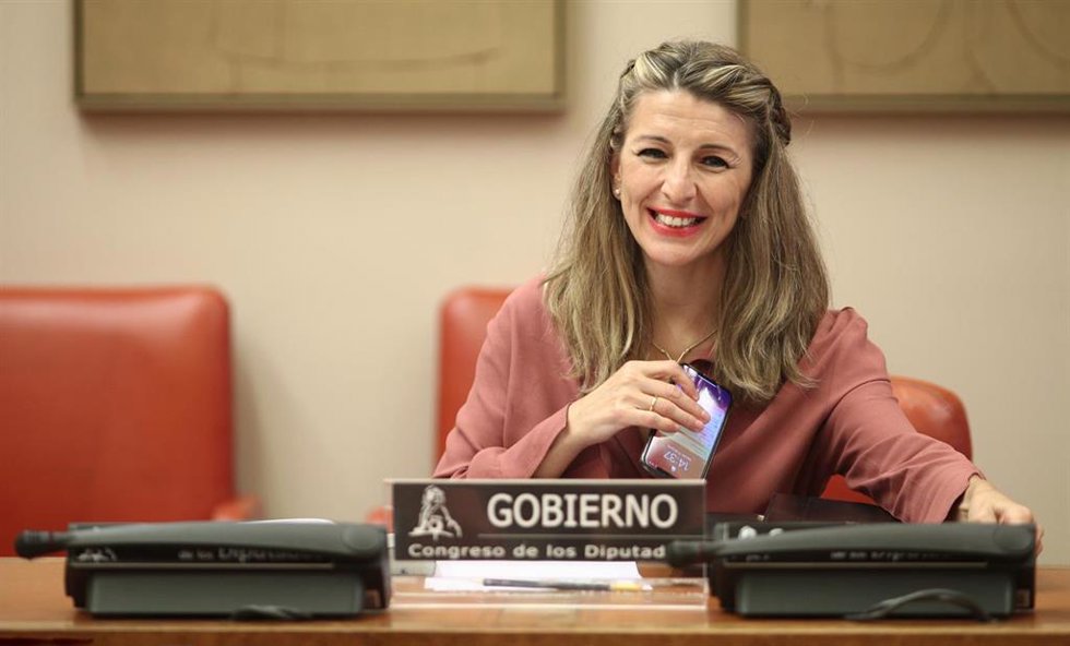 Archivo - La ministra de Trabajo y Economía Social, Yolanda Díaz, sonríe a su llegada a la comparecencia en el Congreso de los Diputados, a 11 de junio de 2020.