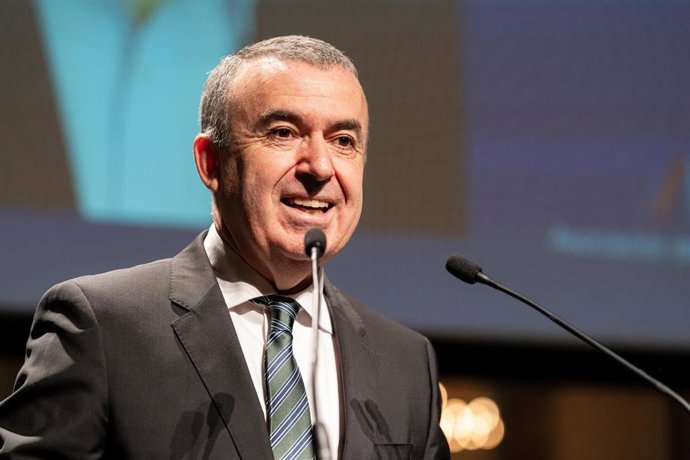 El escritor Lorenzo Silva interviene tras recibir el premio Antonio de Sancha 2023, en el Círculo de Bellas Artes