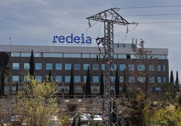 Archivo - Fachada de la sede de Red Eléctrica Corporación