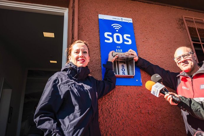 La presidenta del Cabildo de Tenerife, Rosa Dávila, en el punto SOS de Teleférico del Teide