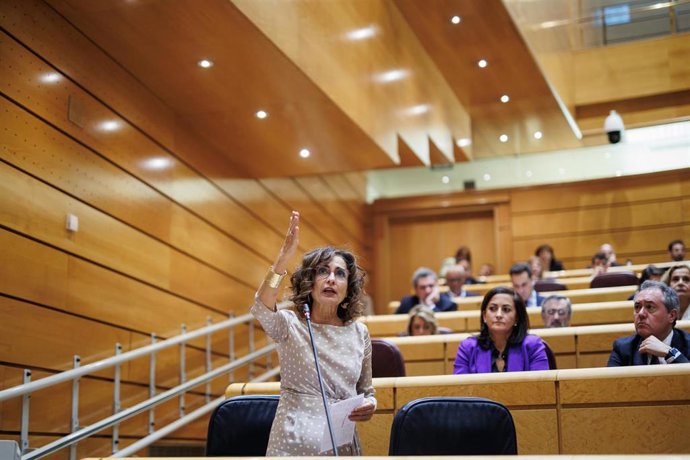 Archivo - La ministra de Hacienda en funciones y vicesecretaria general del PSOE, María Jesús Montero, interviene durante una sesión de control al Gobierno, en el Senado, a 7 de noviembre de 2023, en Madrid (España). Durante la sesión, se han abordado c