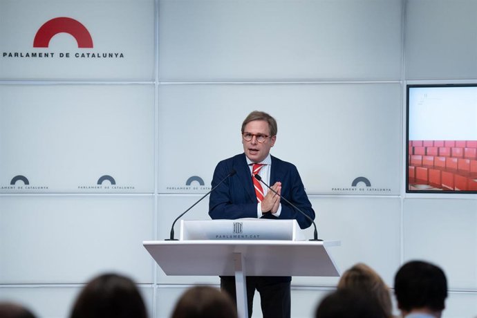 Archivo - El portavoz del grupo parlamentario de VOX en el Parlament, Joan Garriga,, durante una rueda de prensa tras el Debate de Política General en el Parlament de Catalunya, a 26 de septiembre de 2023