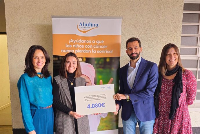 Empleados de Roche Farma donan sus cestas a Fundación Aladina.