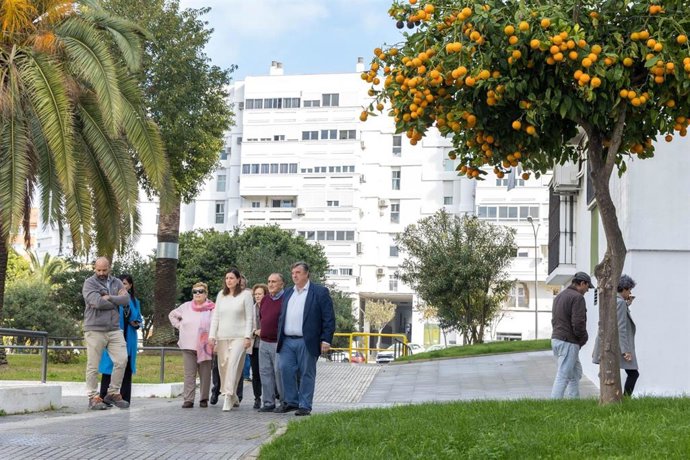 La alcaldesa de San Fernando (Cádiz), Patricia Cavada, visita la finalización de unas obras ejecutadas por el Ayuntamiento en la barriada Andalucía.
